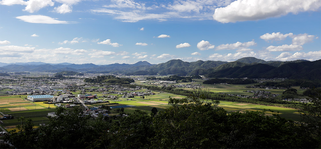 山に囲まれた篠山盆地の自然豊かな丹波篠山